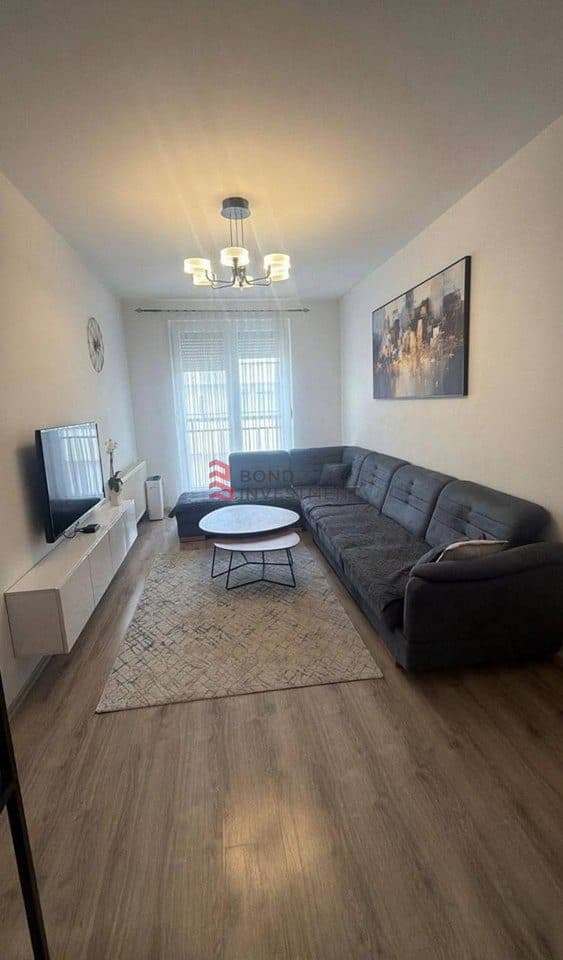 Banesë e mobiluar në shitje – Lokacion i shkëlqyer dhe investim ideal