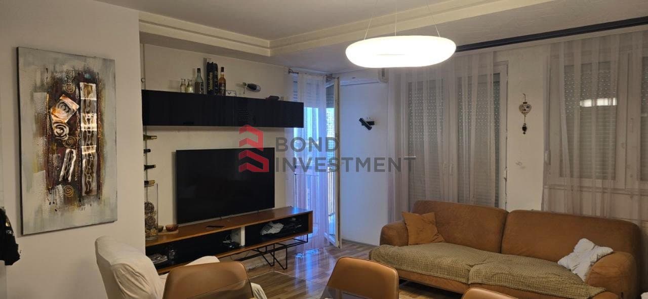 OFERTË SPECIALE – KURSENI 7,000 €!
🏡 SHITET BANESË 2 DHOMËSHE ME GARAZHË – MATI 1 2