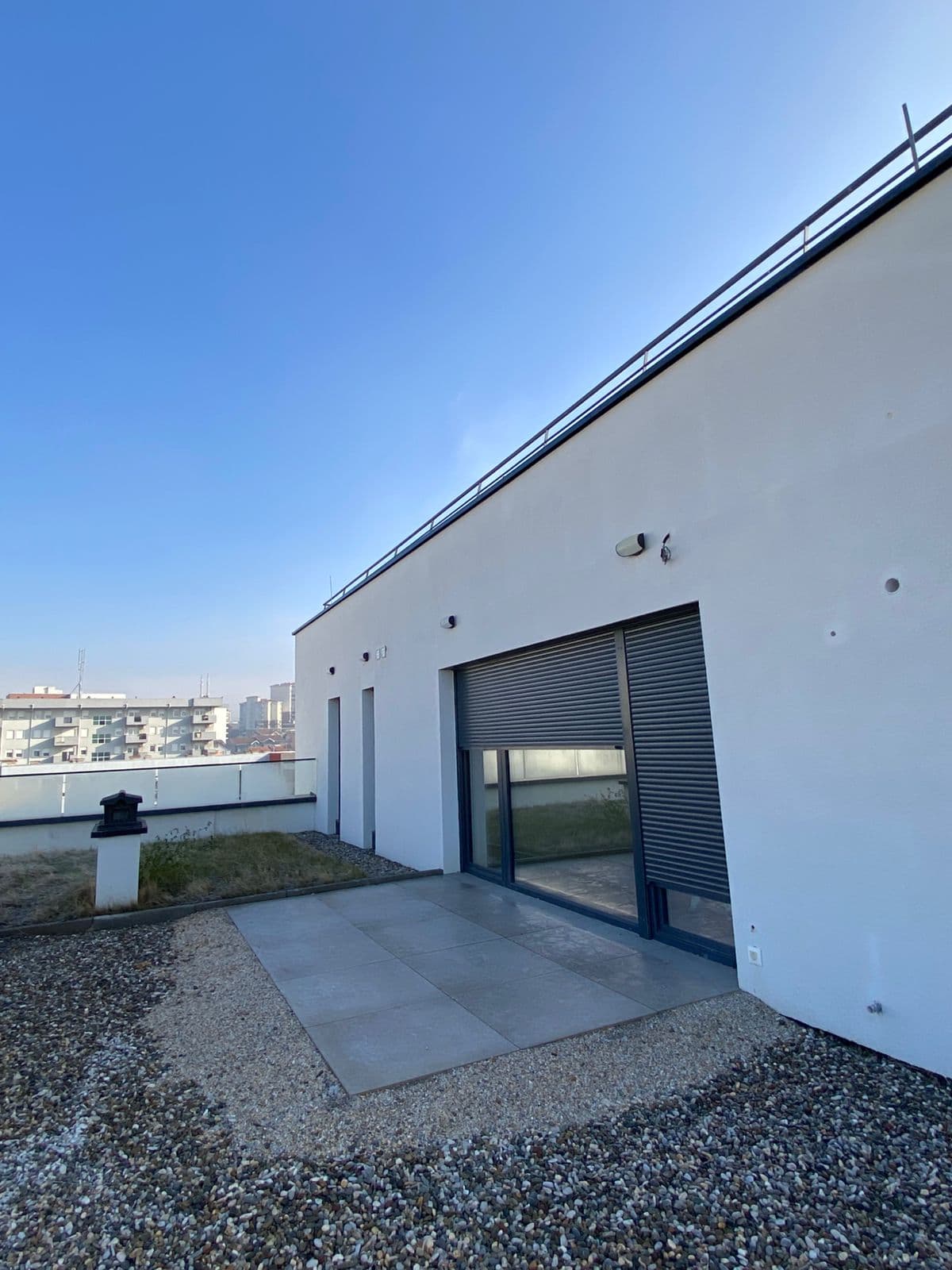 Penthouse modern për shitje në Rrugën B, pas Royal Mall