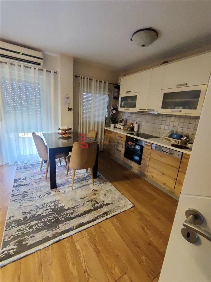 Shitet Banesë Moderne në Tophane 2