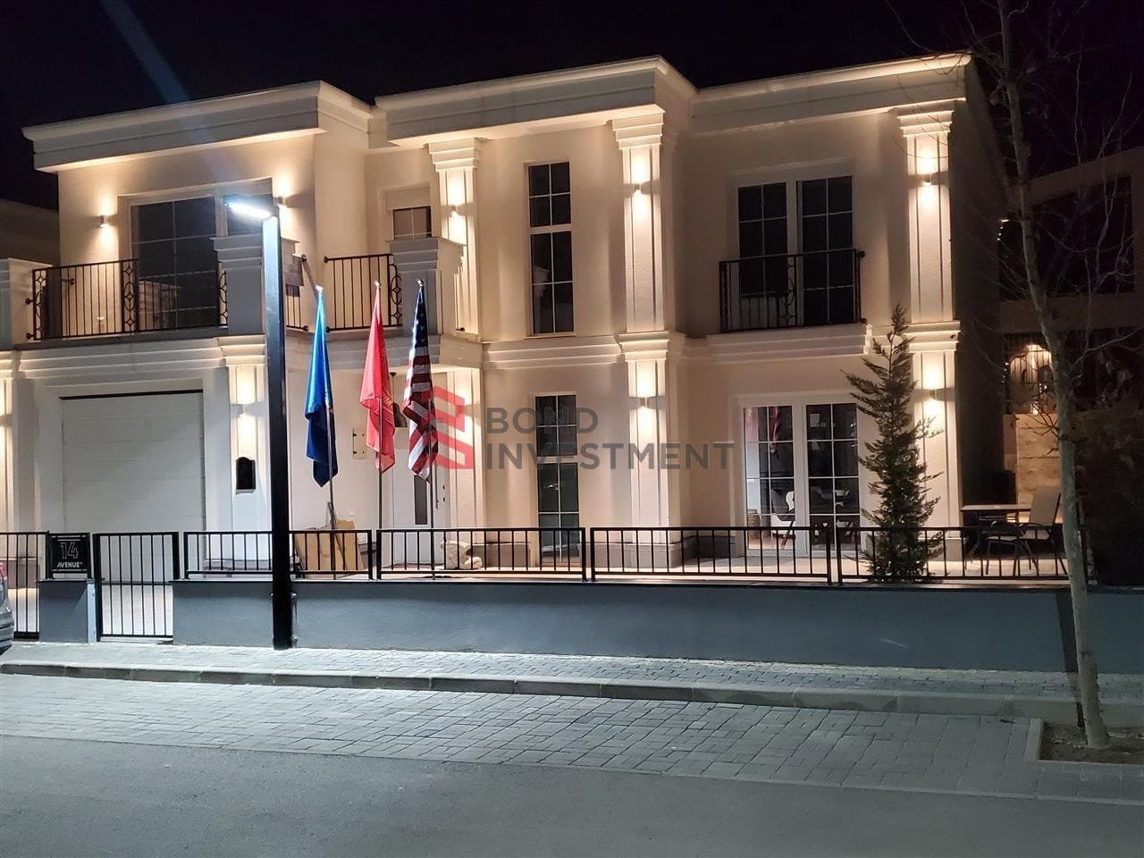 Shtëpi Luksoze për Shitje në Avenue 23, Veternik
