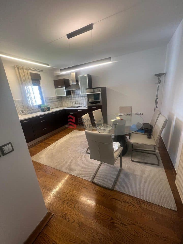 🏡 Banesë Duplex me qira – Ndertesat e bardha, Bregu i Diellit 2