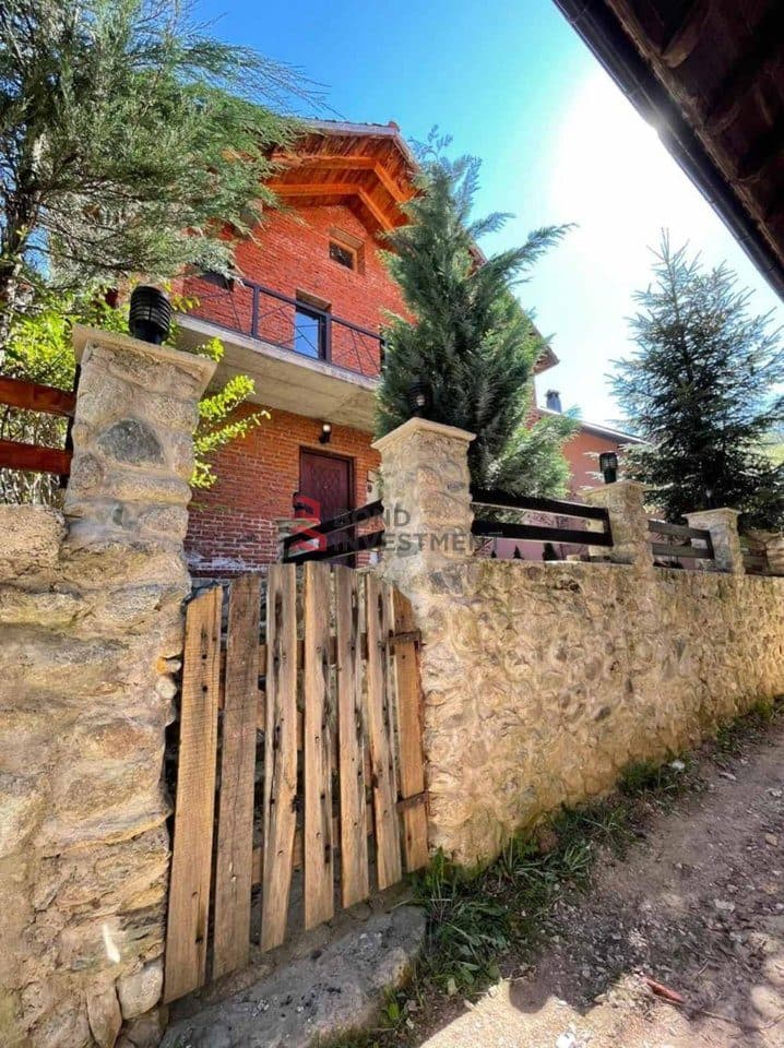 Vilë Moderne 3+1 për Shitje në Brezovicë