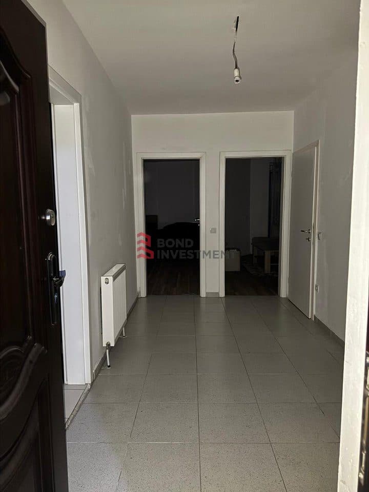 Banesë funksionale për shitje në qendër të Fushë Kosovës 4