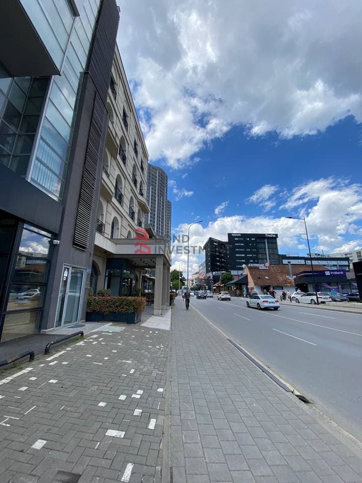 Zyrë Ekskluzive me Qera në Pejton – 480m² Hapësirë Moderne për Biznesin Tuaj