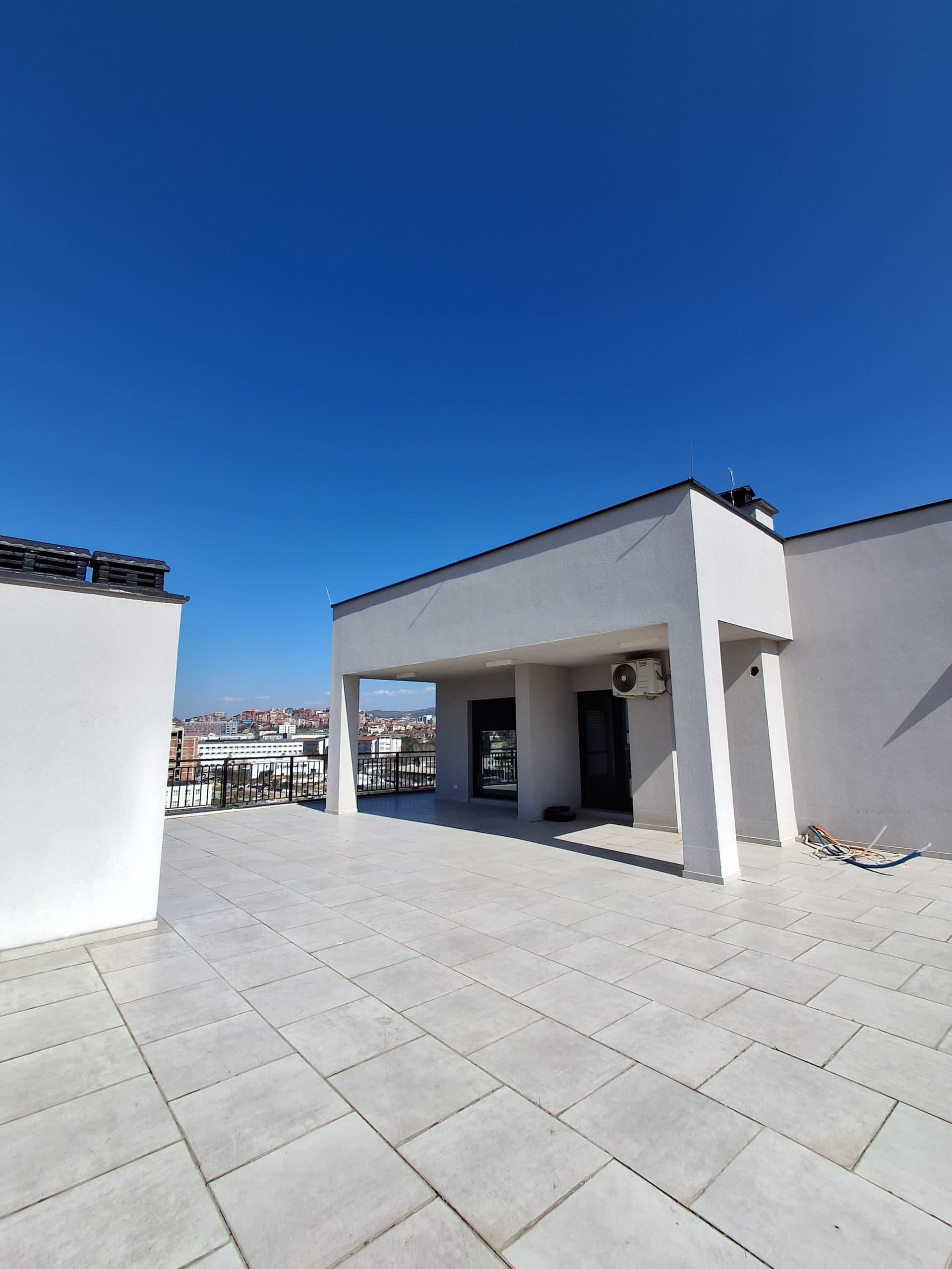 Banesë 4 Me Qira në Lagjja e Spitalit, Prishtinë - 1600€ | 360 m² 4