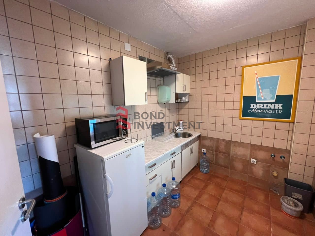 Zyrë 90m2 me Qira në Pejton, Afer Alba Hotel 4