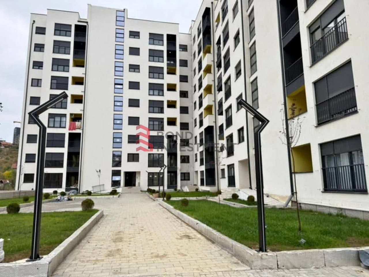 Banesë me qira në rrugën A, Kompleksi Leka