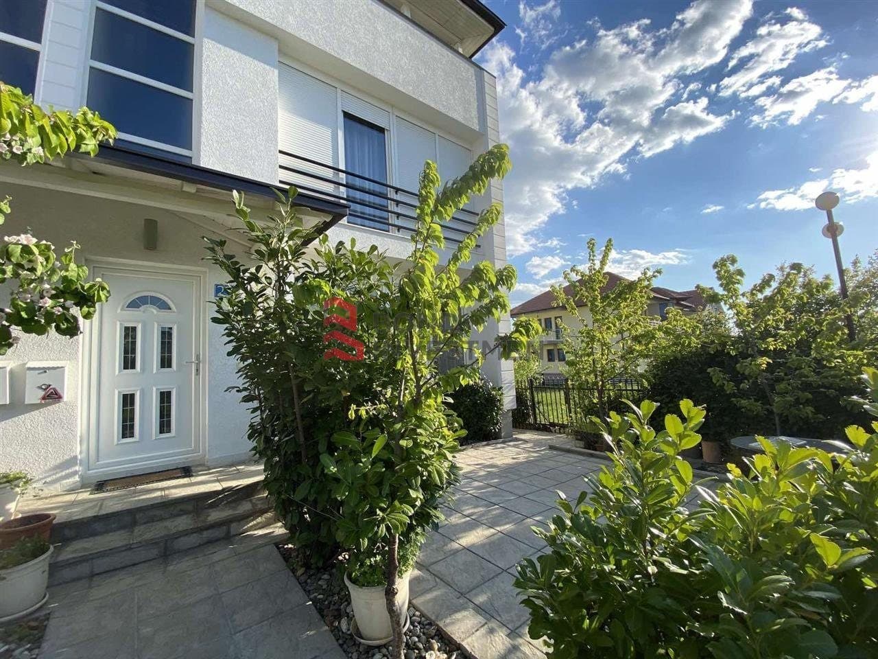 Dy Shtëpi në Shitje | Marigona 2, Prishtinë | 627m²
