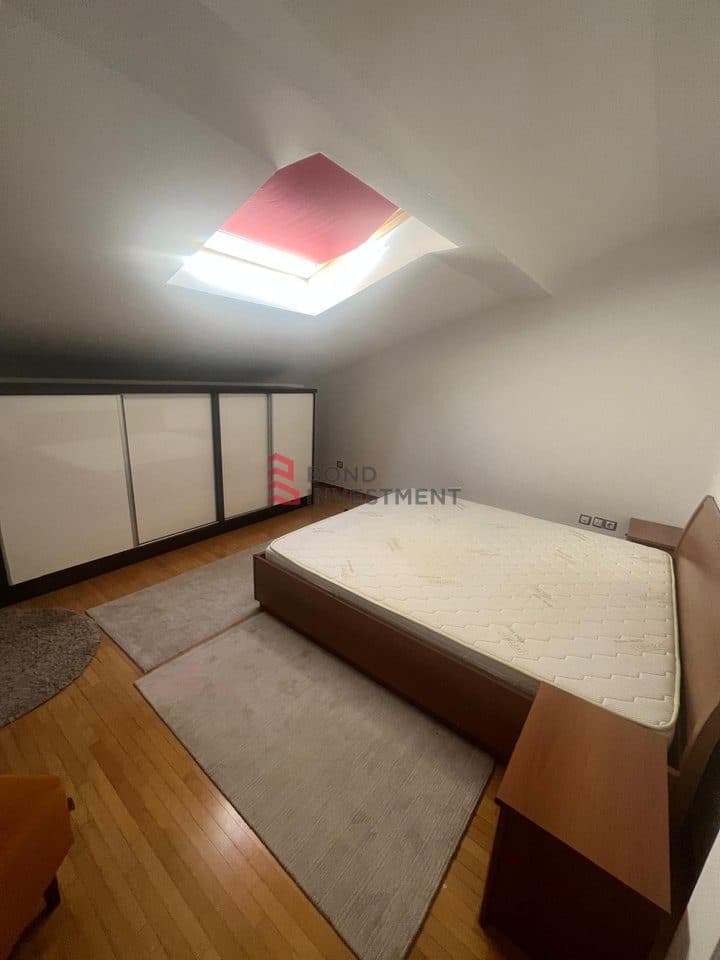 🏡 Banesë Duplex me qira – Ndertesat e bardha, Bregu i Diellit 3