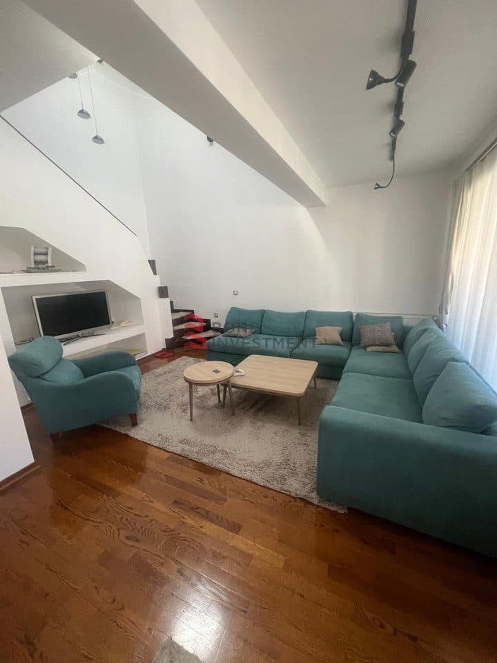 🏡 Banesë Duplex me qira – Ndertesat e bardha, Bregu i Diellit