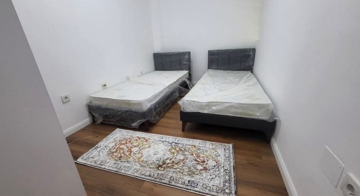 Banesë me qira në Lagjen e Spitalit – Kati 1 | 2 Dhoma Gjumi | E Mobiluar 4