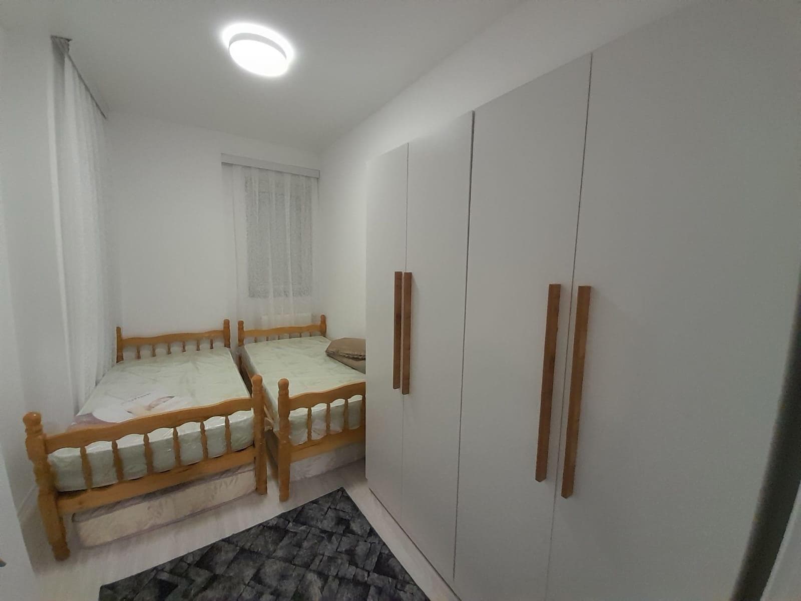 Banesë me qira | 2 Dhoma Gjumi | Afër Rrugës B 4