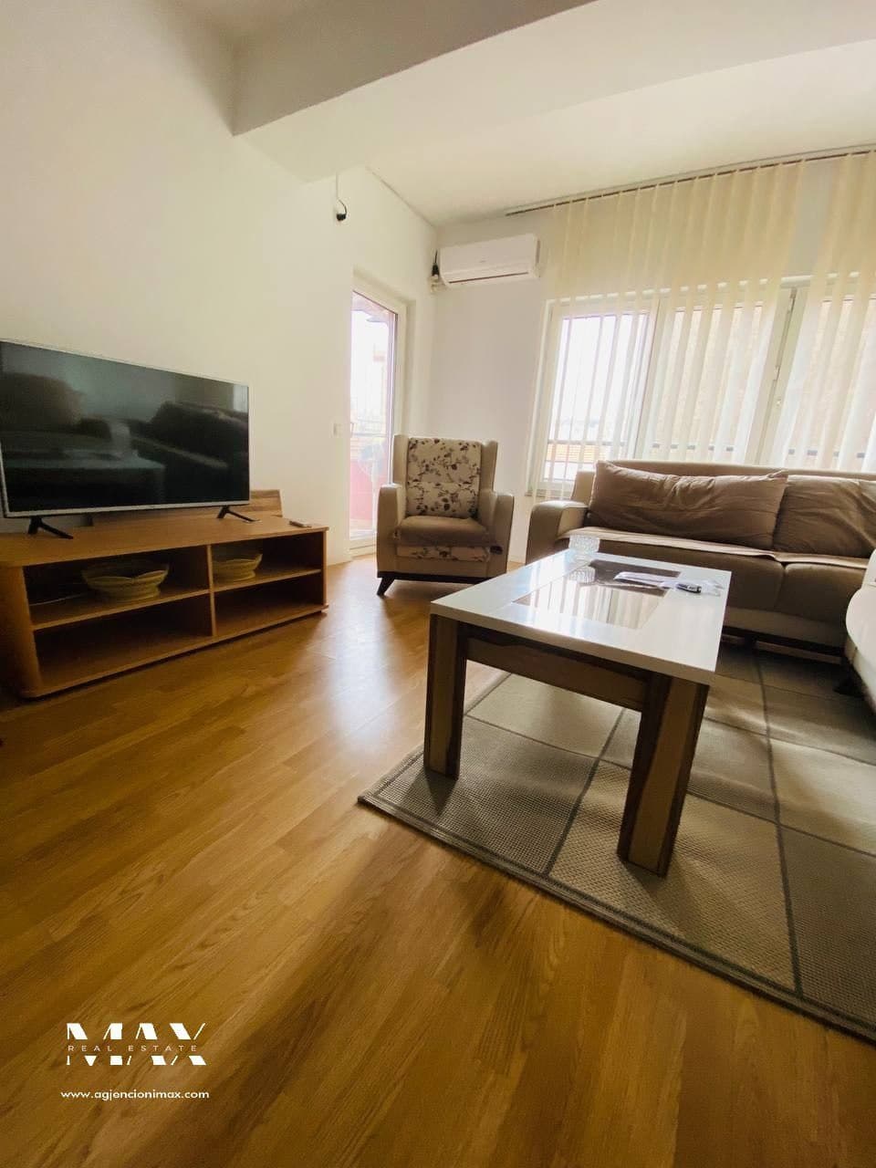 Office for rent in Prona me qira