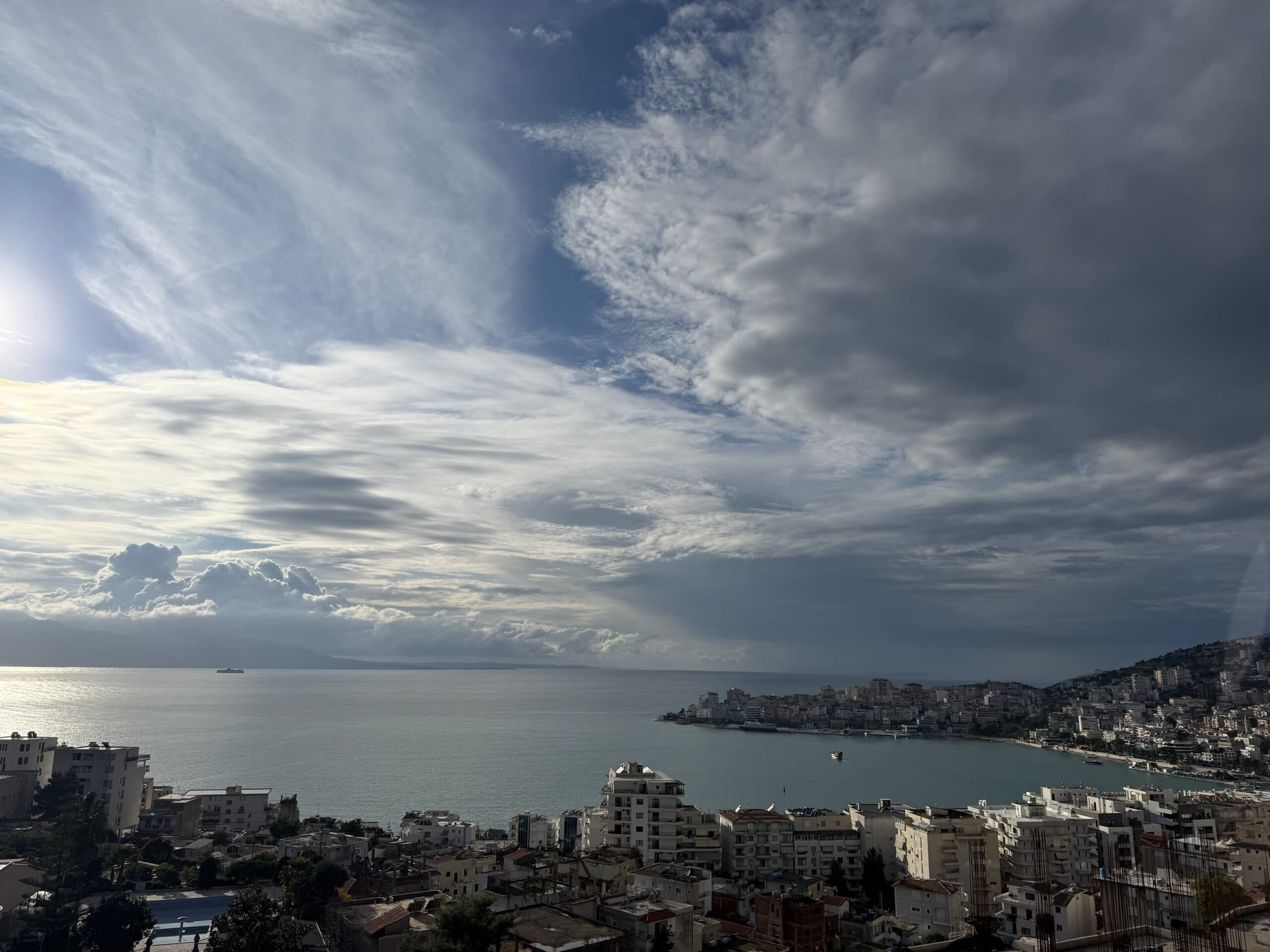 Apartament me Dy Dhoma për Shitje me Pamje të Mrekullueshme nga Deti