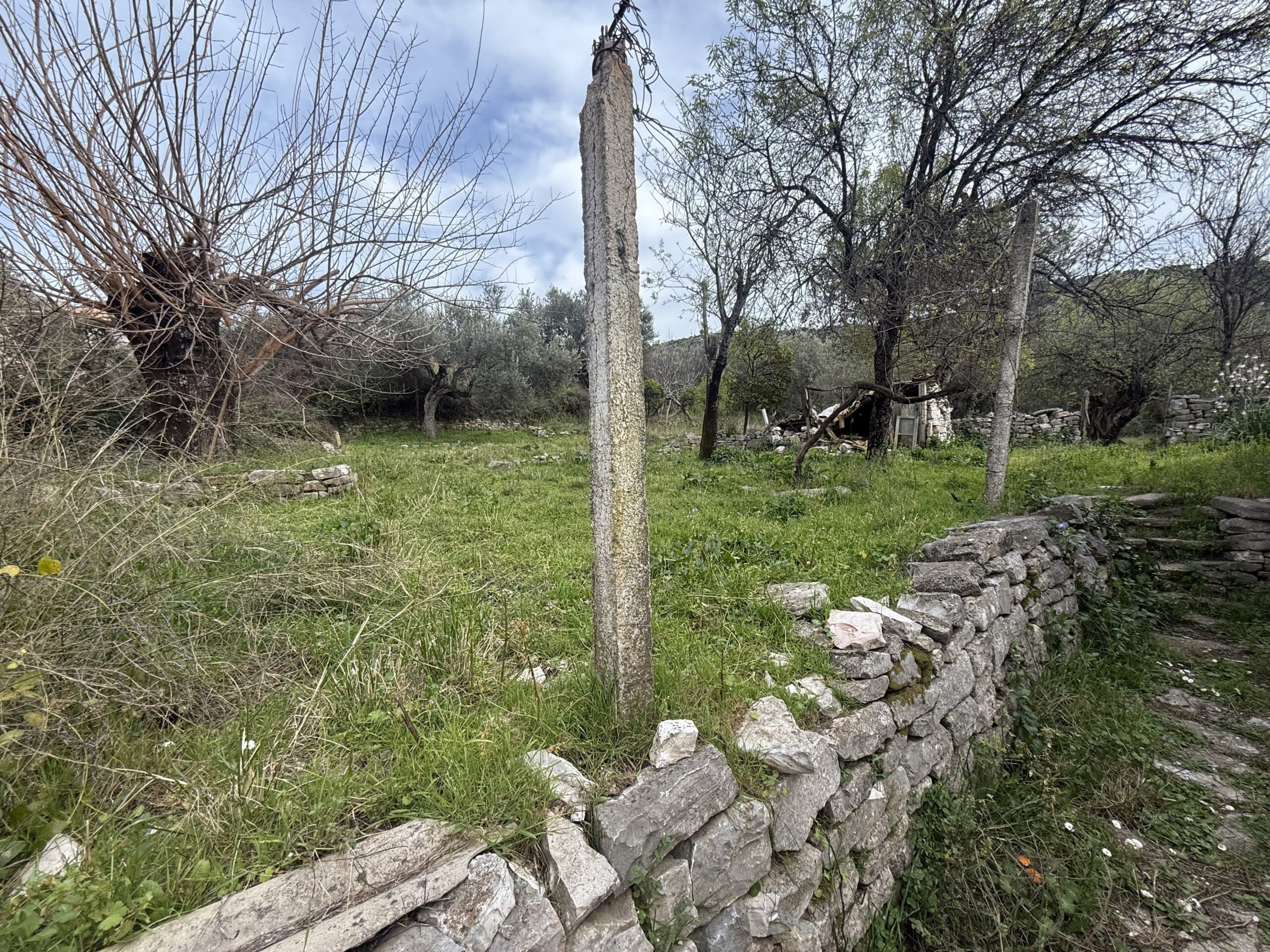 Shtëpi private për shitje në Konispol 2