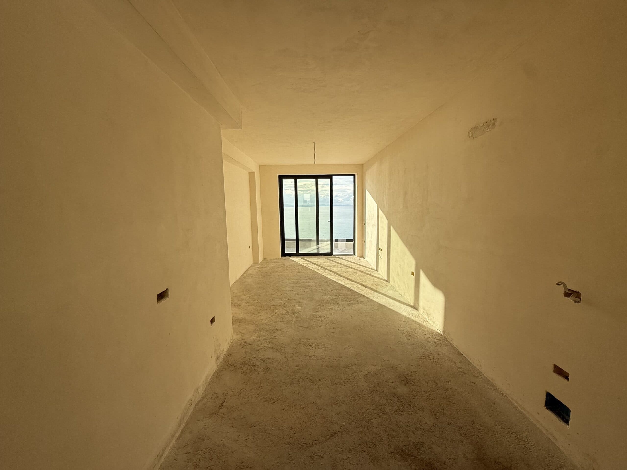 Apartament me Dy Dhoma për Shitje me Pamje të Mrekullueshme nga Deti 2