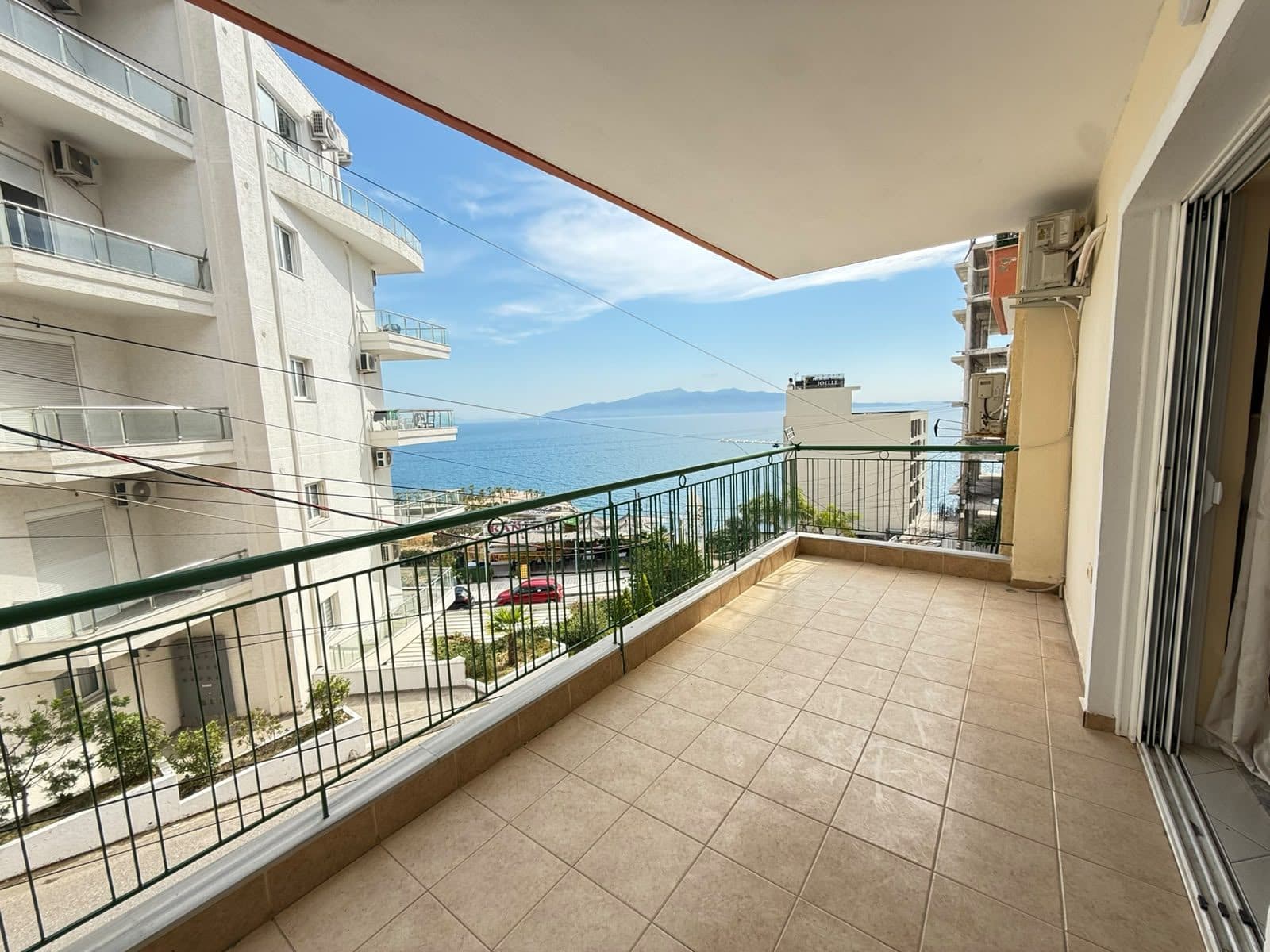 Apartament i Gjerë 2-Dhomash me Pamje nga Deti