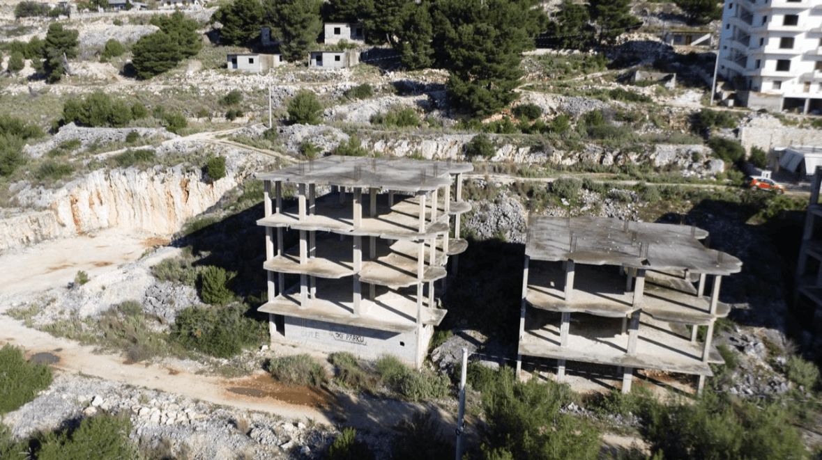 Dy Ndërtesa për Shitje në Sarandë 2