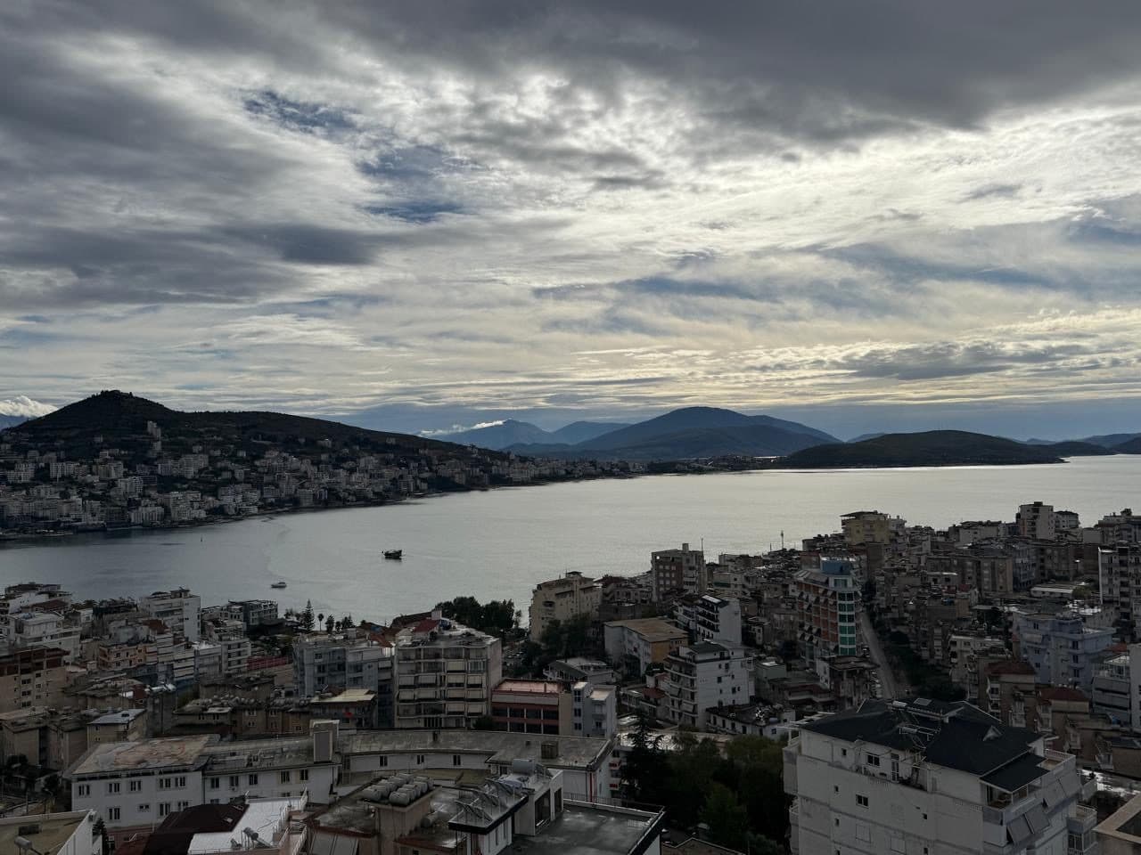 Apartament me 3 Dhoma Gjummi dhe Pamje Panoramike nga Deti