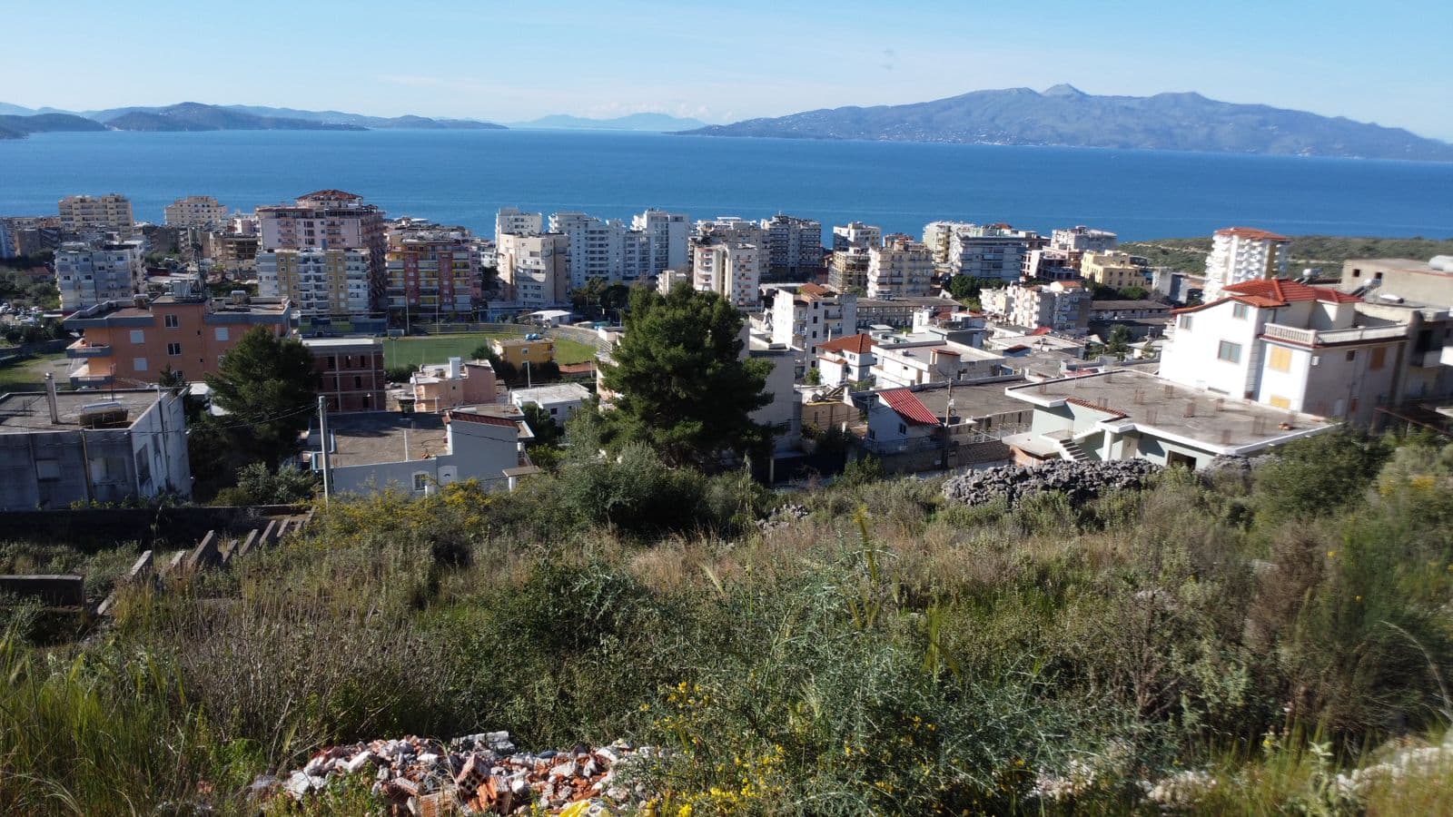 Toka me Pamje nga Deti në Shitje në Sarandë 1