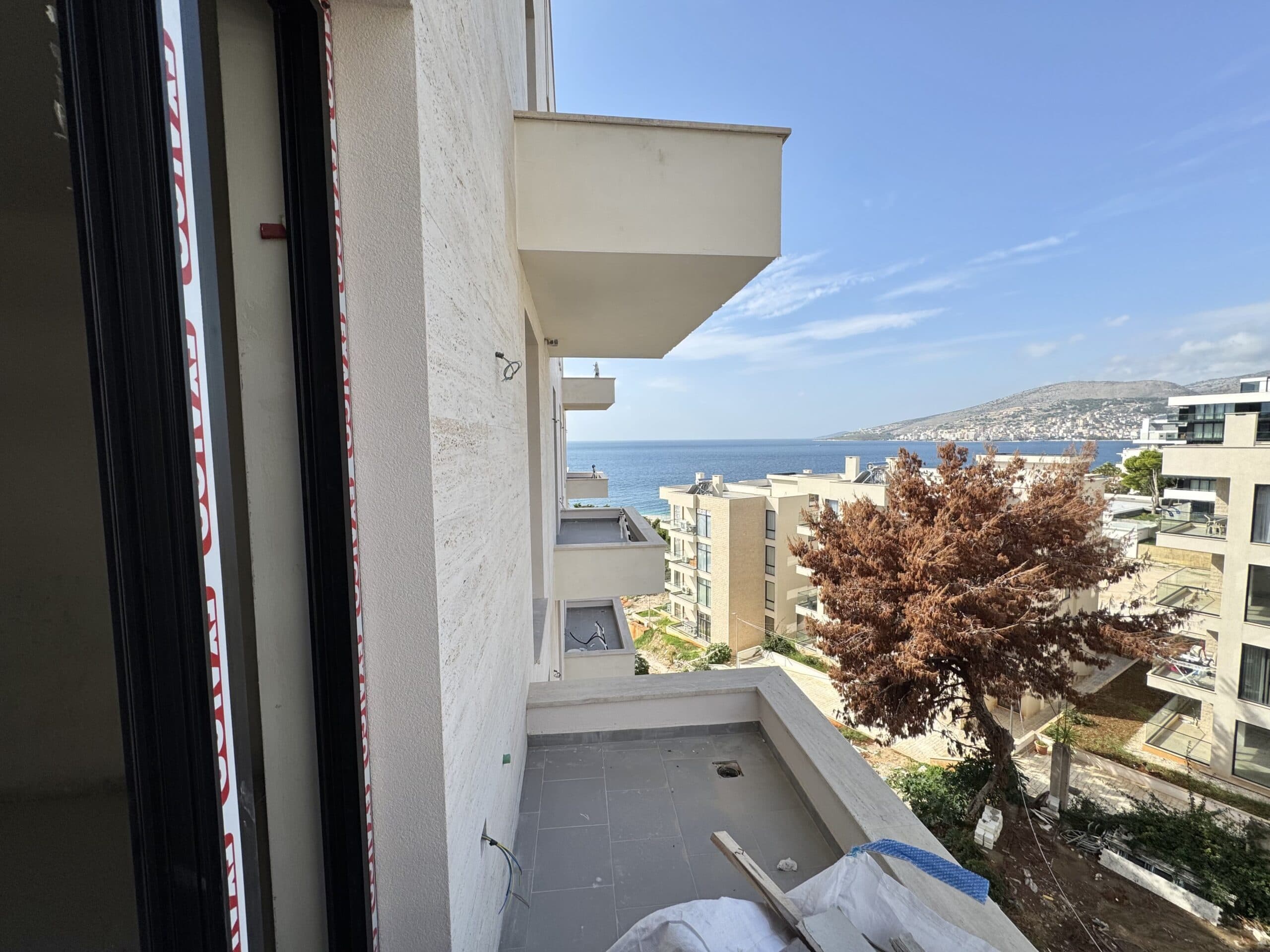 Apartament në breg të detit për shitje 3