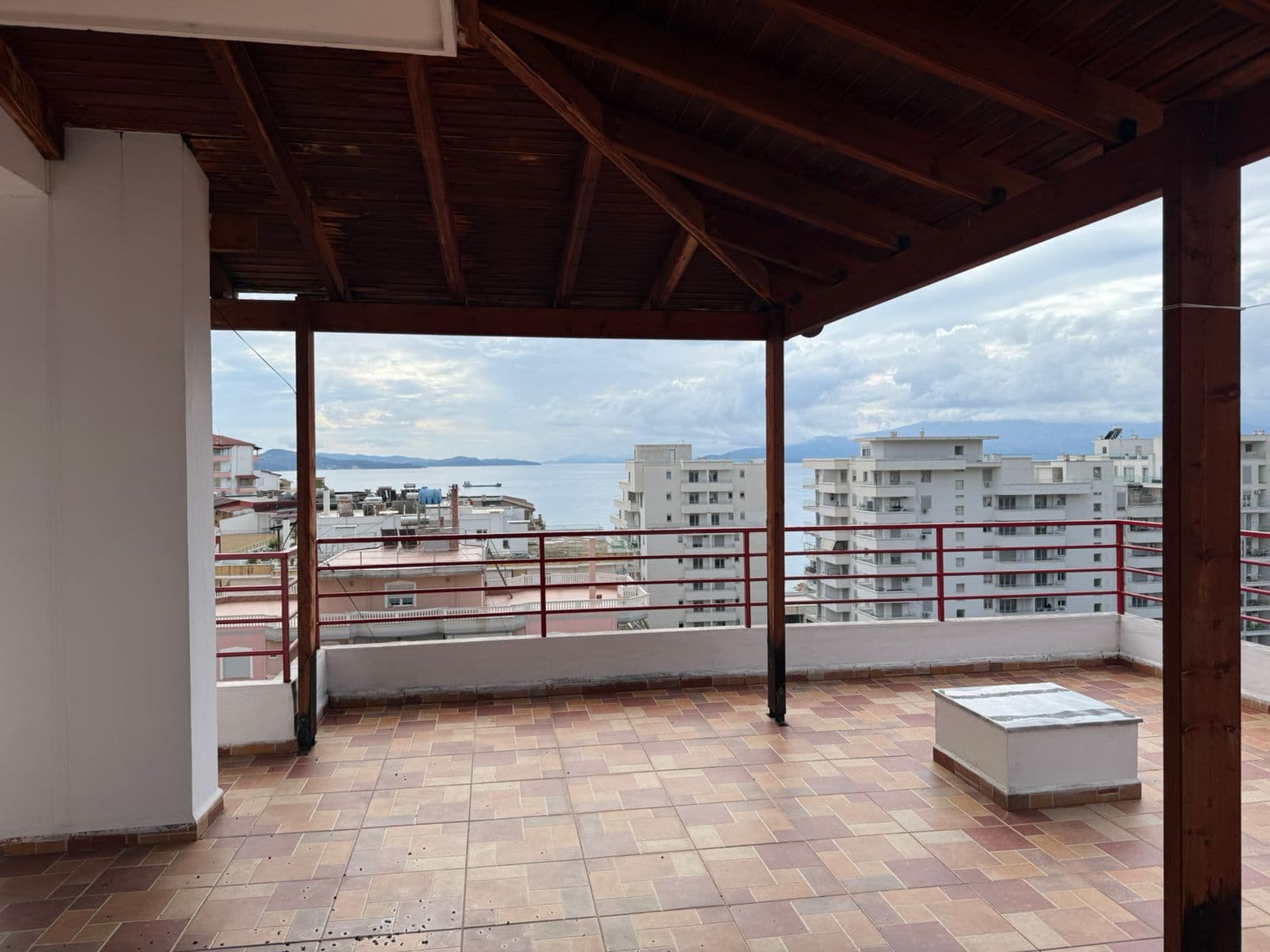 Penthouse me 3 Dhoma Gjumi për shitje në Sarandë