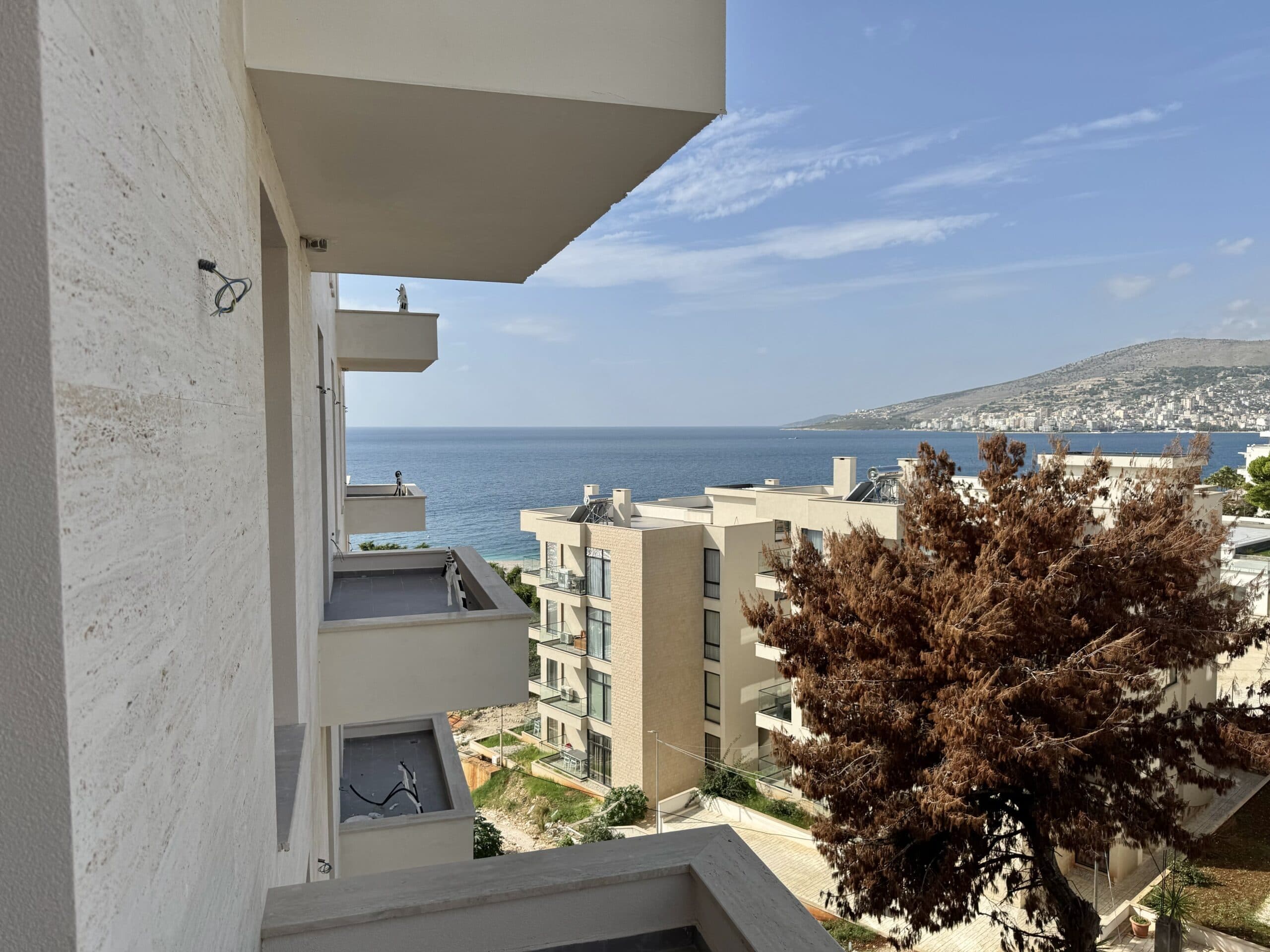 Apartament në breg të detit për shitje 2
