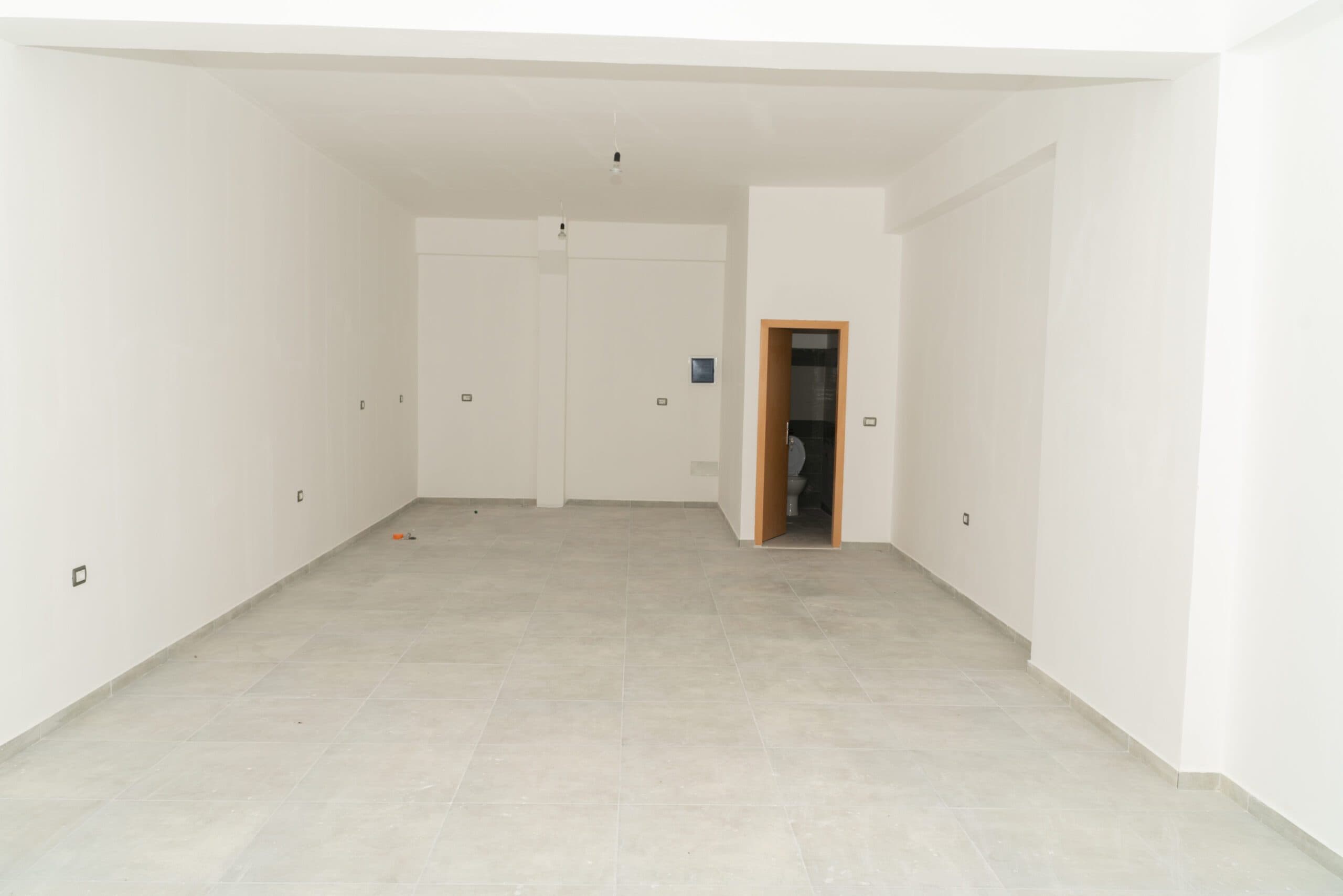Hapësirë Komerciale për Shitje në Sarandë – Mundësi e Shkëlqyer Investimi 1