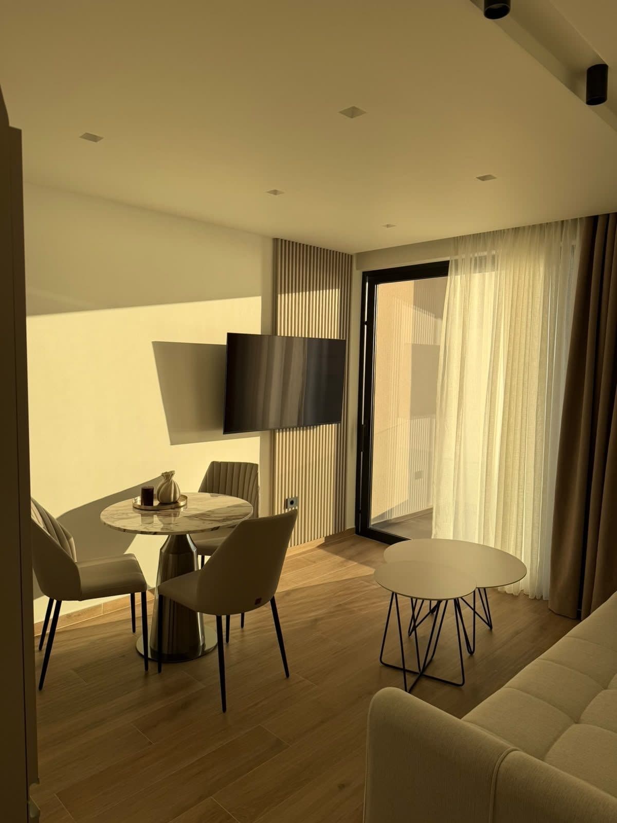 Apartament 1-Dhomë me pamje nga deti në shitje 2