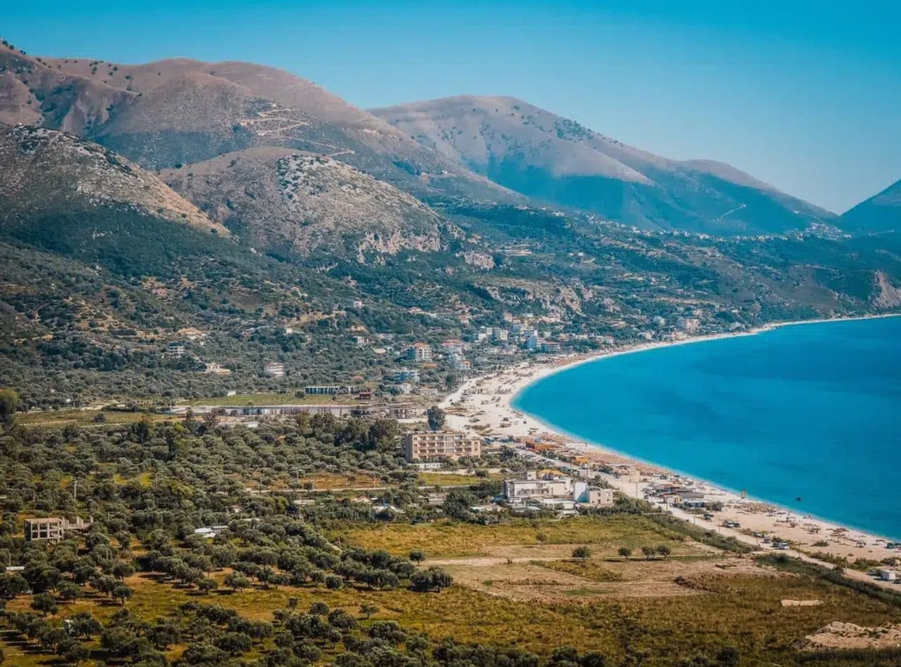Tokë Bujqësore për Shitje në Piqeras