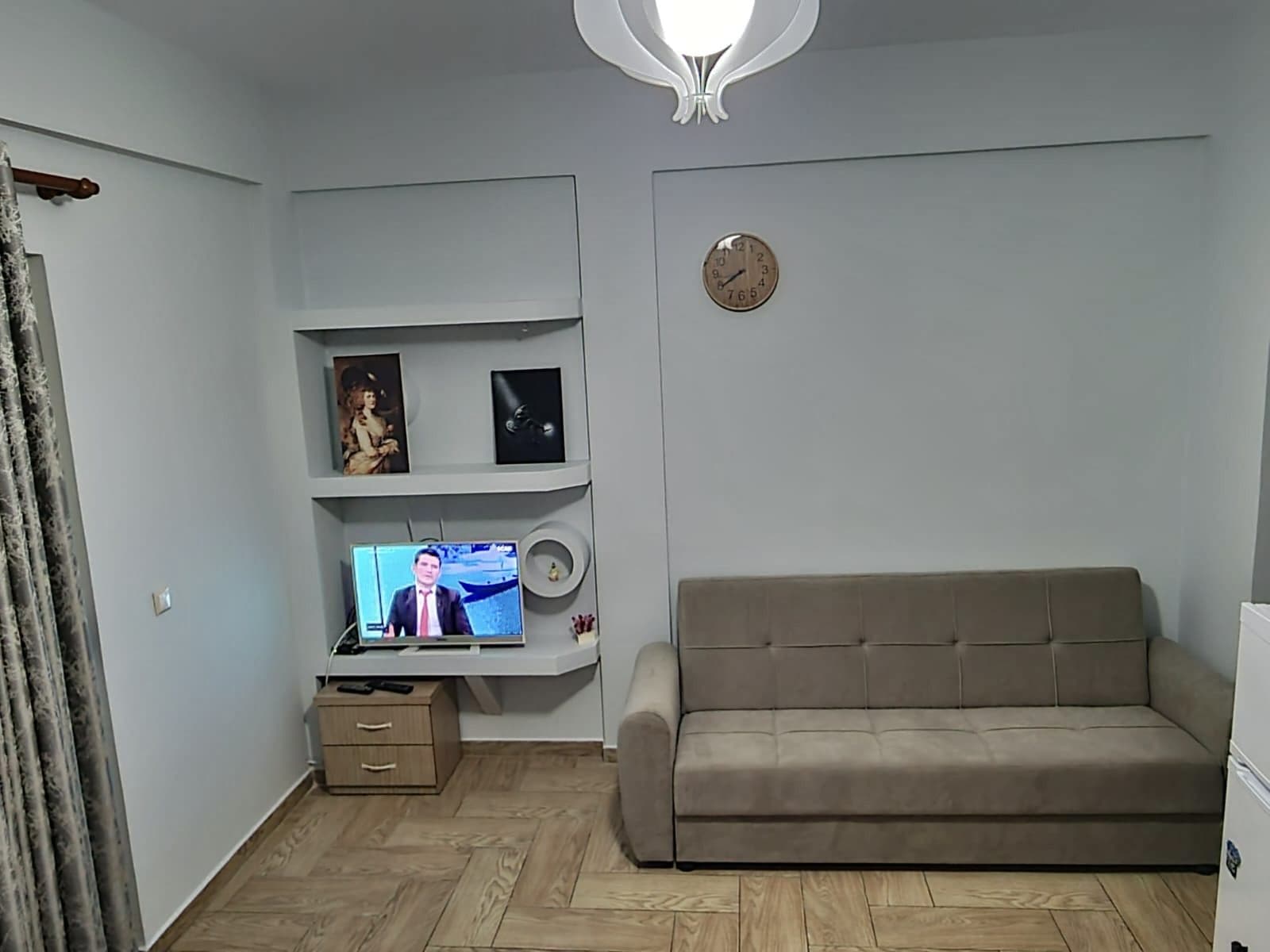 Studio për shitje në qendër të qytetit 4