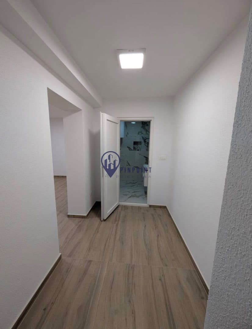 Lokal me qira në qendër përball Swiss Diamond Hotel 4