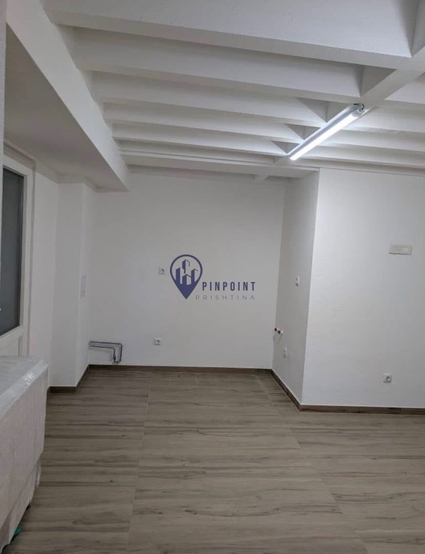 Lokal me qira në qendër përball Swiss Diamond Hotel 2
