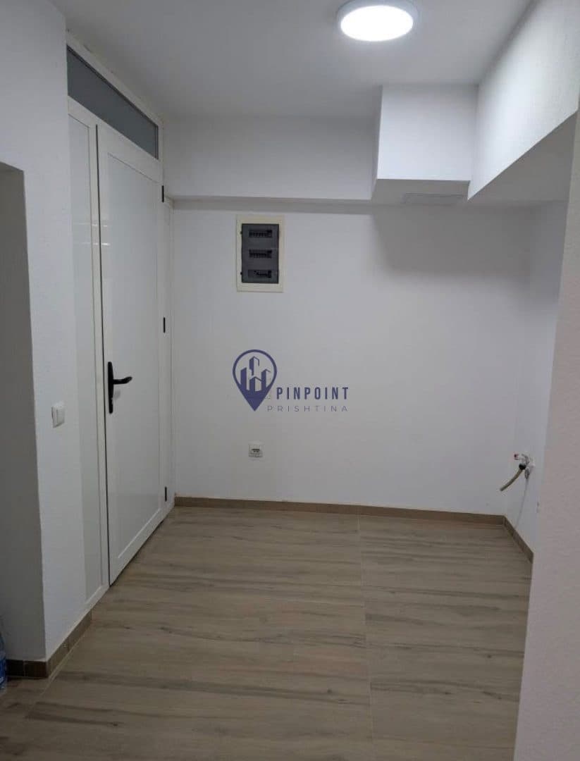 Lokal me qira në qendër përball Swiss Diamond Hotel 3