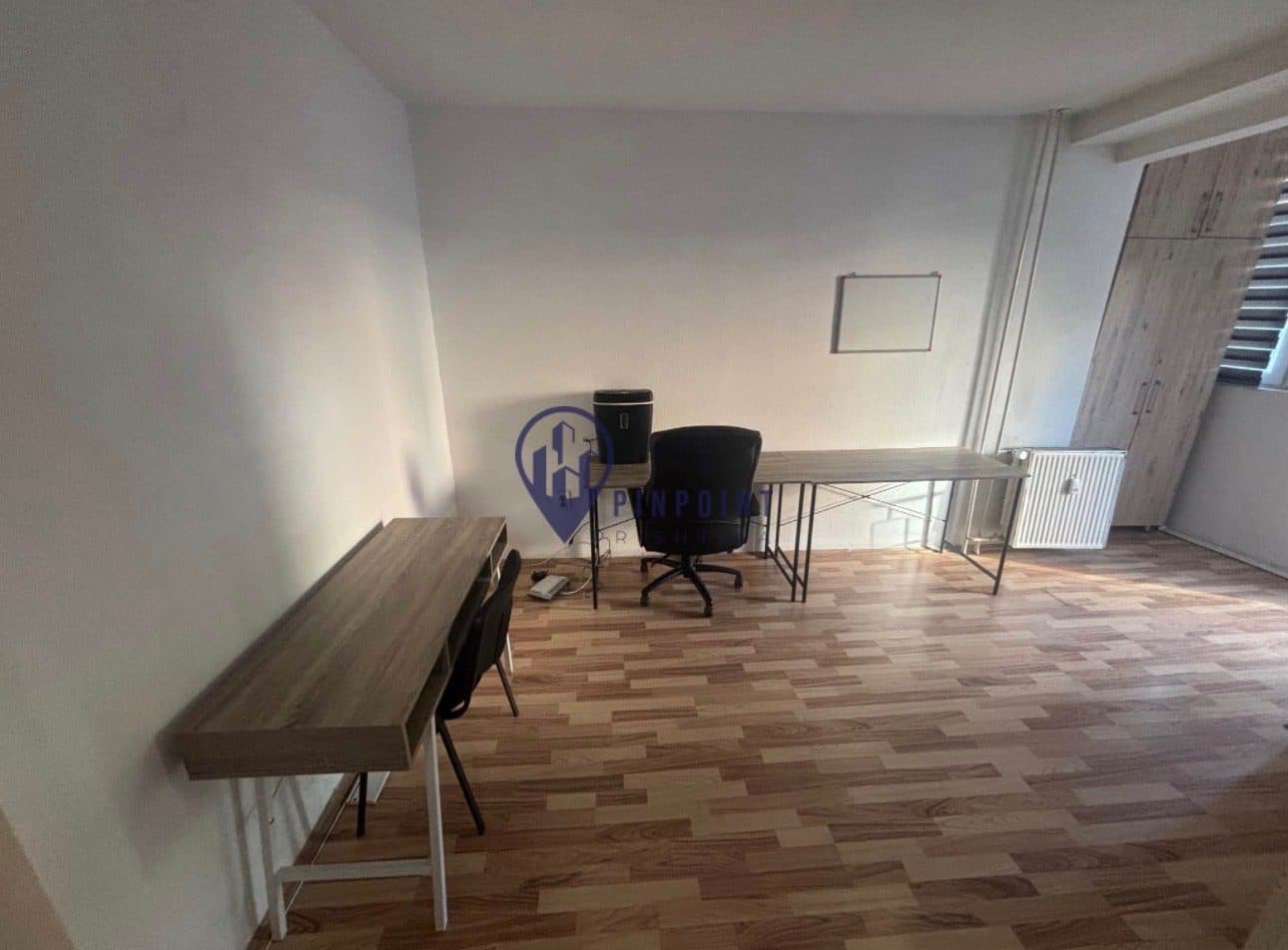 Banesë për zyrë me qira përballë stacionit të policisë ( 92-shit ) 4