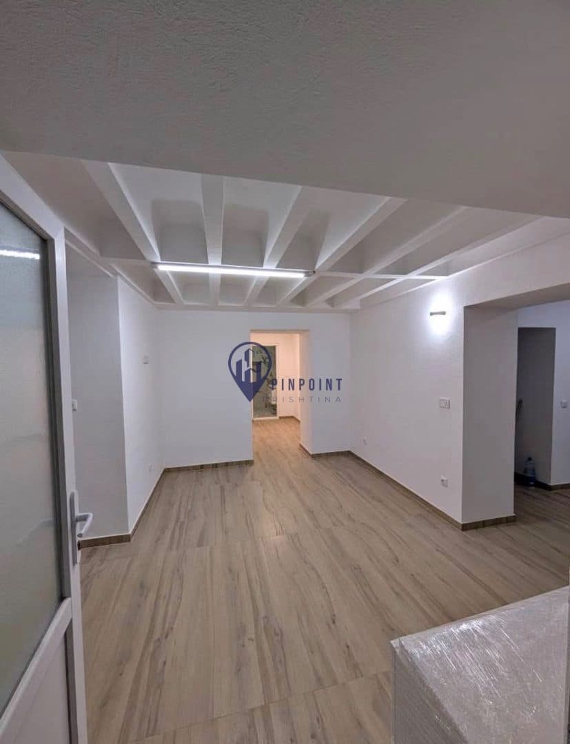 Lokal me qira në qendër përball Swiss Diamond Hotel