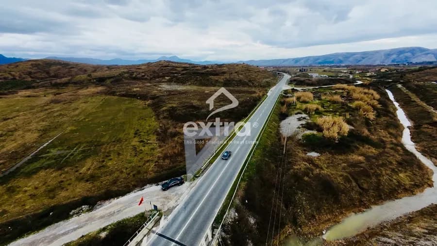 Shitet okazion nga 60 ne 40.000 € toke ne rruge kryesore