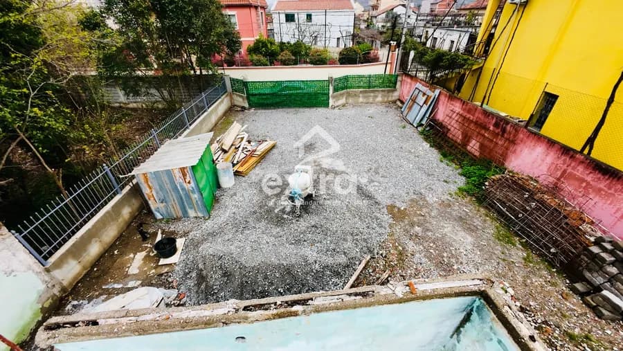Truall per shitje prane Katedrales , Shkoder 135k 3