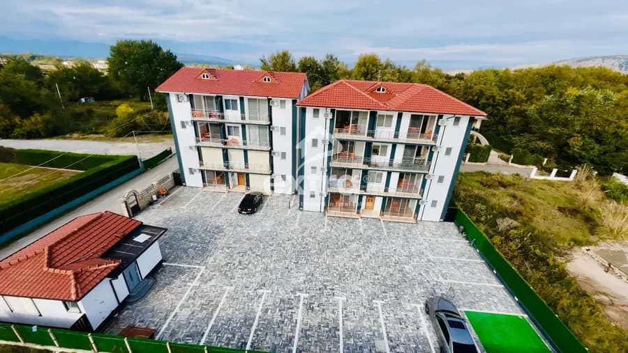 Shitet 3+1 kati 3 rruga nr 3 plazh velipoje