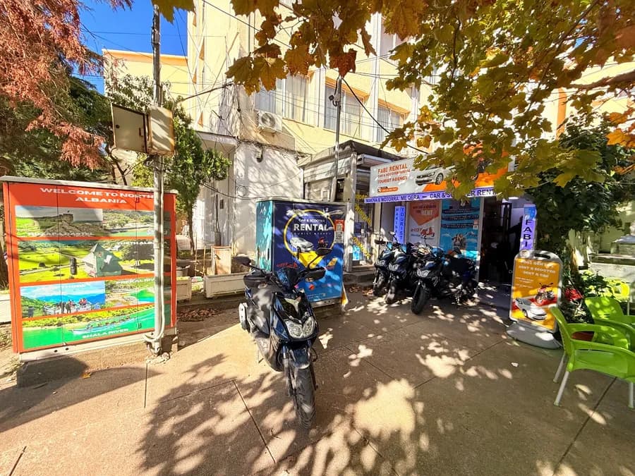 Shitet biznesi motorra me qira prane trumes shkoder