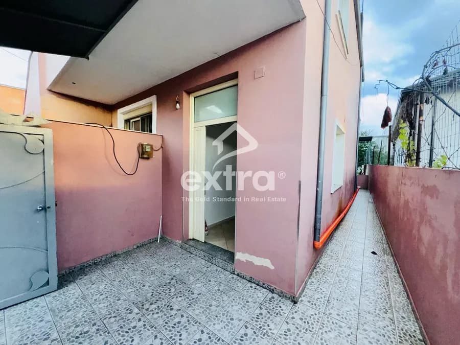 Jepet me qira kati 1 shtepise private ne dergut shkoder