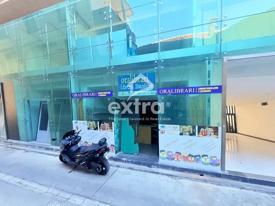 Jepet me qira dyqan ura dervishbeg 300 mije