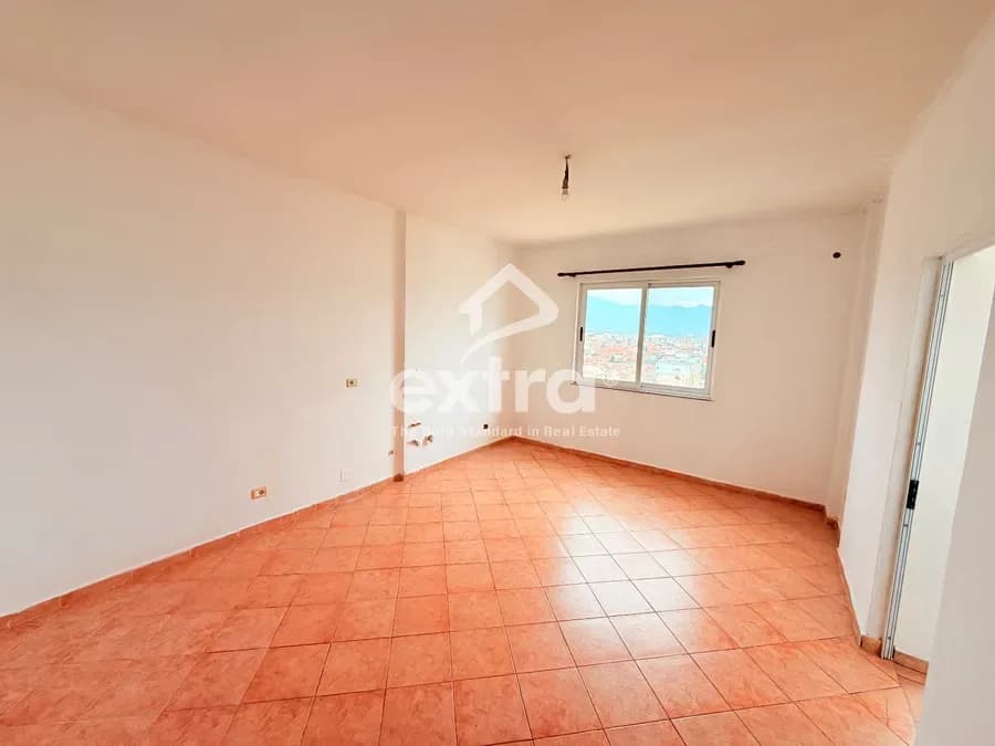 Shitet apartament 1+1 k8 perballe katedrales 2