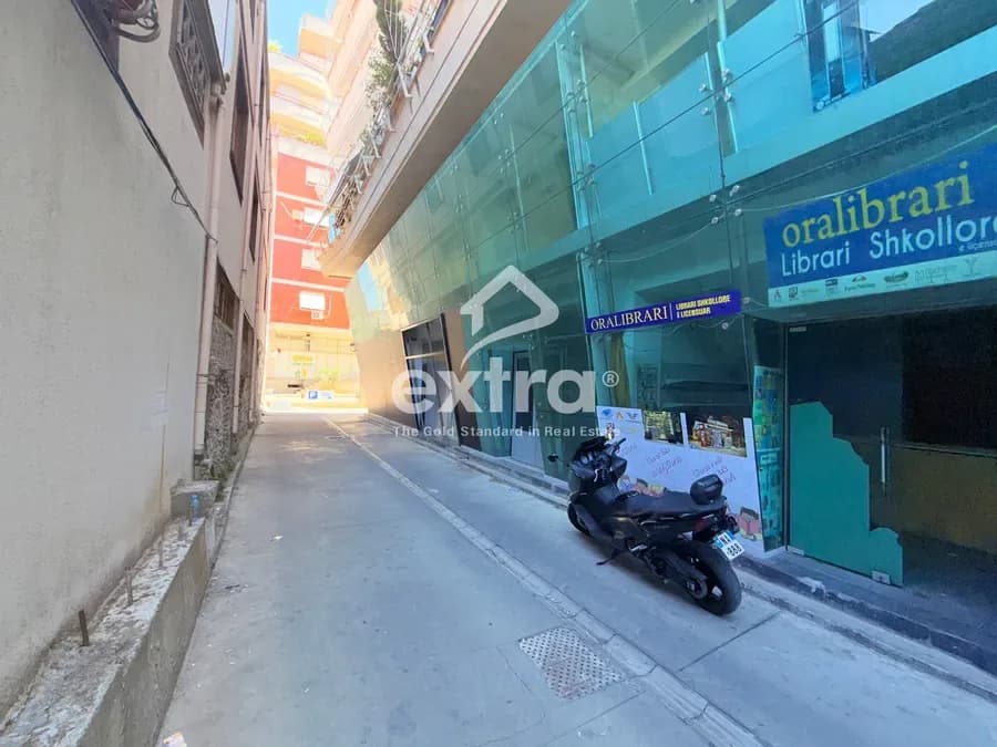 Jepet me qira dyqan ura dervishbeg 300 mije 2