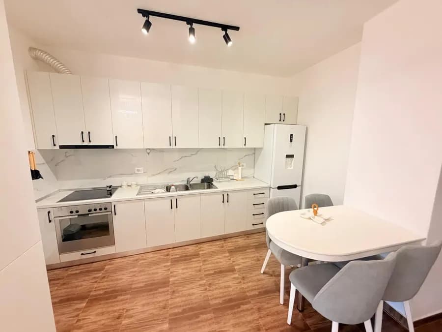 Jepet me qira apartament 2+1+2 k3 te teatri migjeni