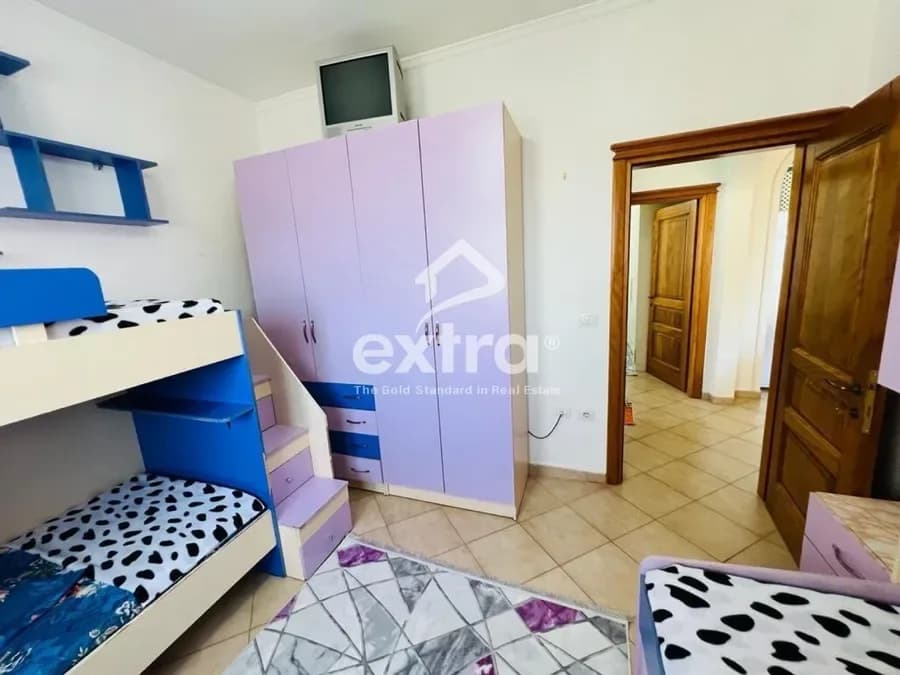 Jepet me qira apartament 2+1 prane Katedrales 3