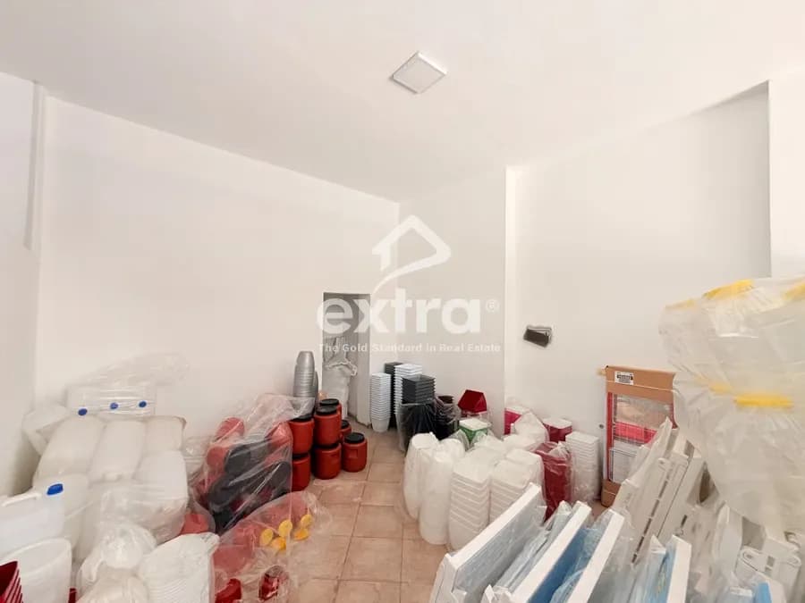 Shitet ambjent biznesi rruga gjane shkoder 4