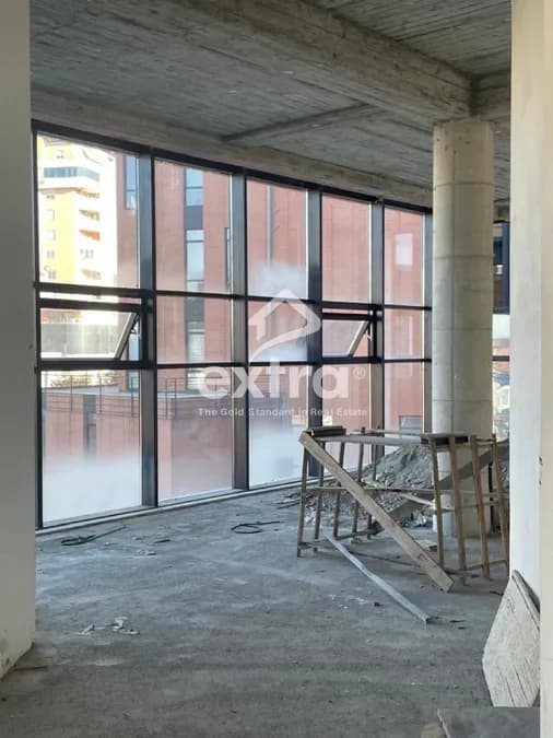 Shitet ambjent biznesi ne qender Elbasan 500m2