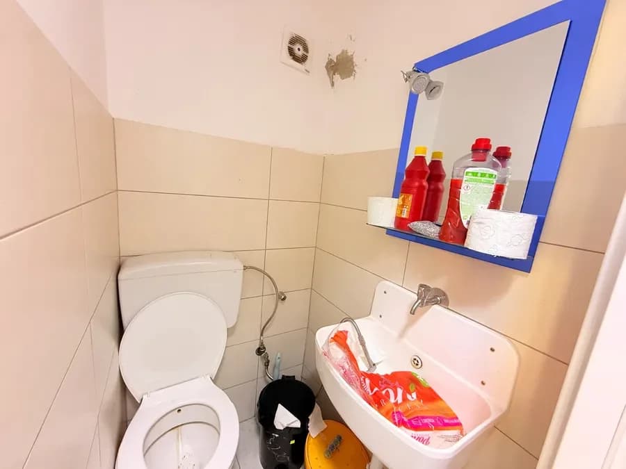 Shitet biznesi motorra me qira prane trumes shkoder 4